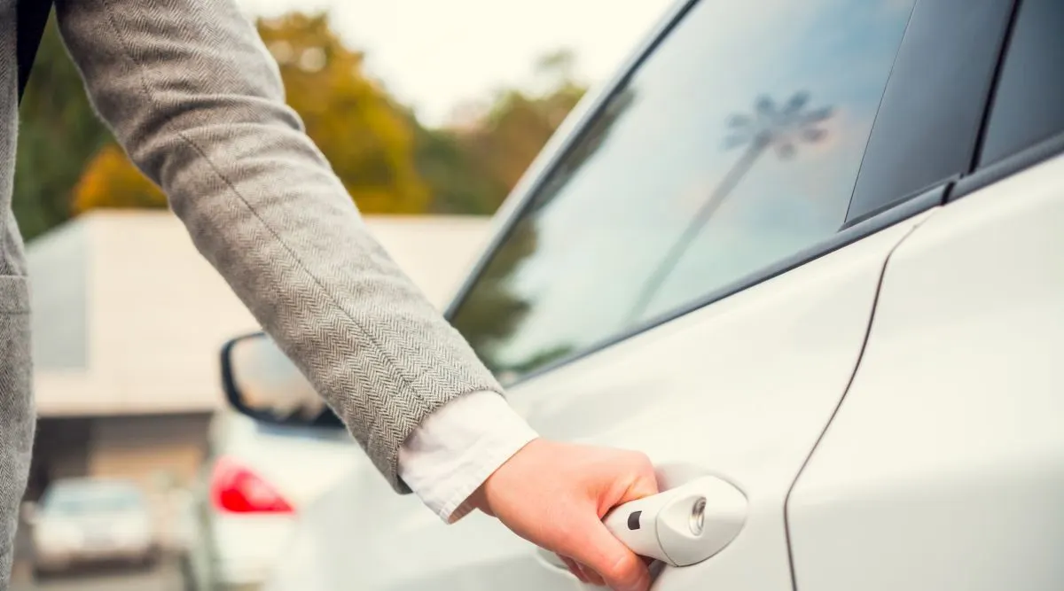 Limo Service West Palm Beach to Fort Lauderdale Airport